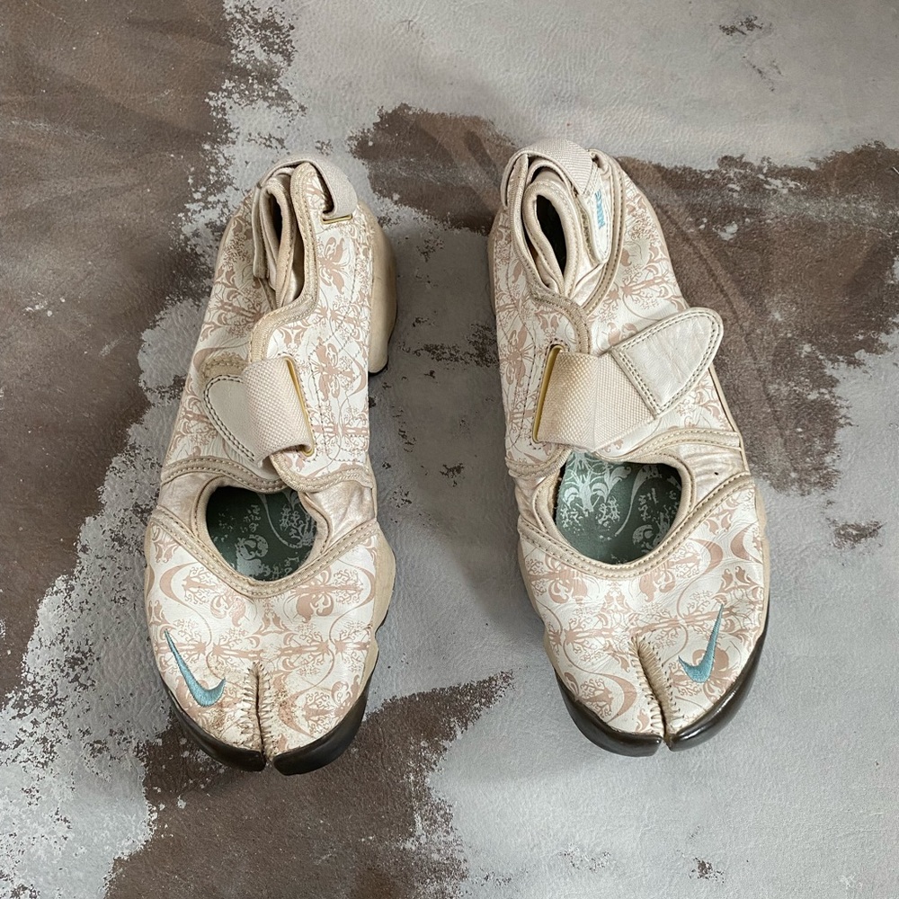 Vintage Nike air rift Tabi